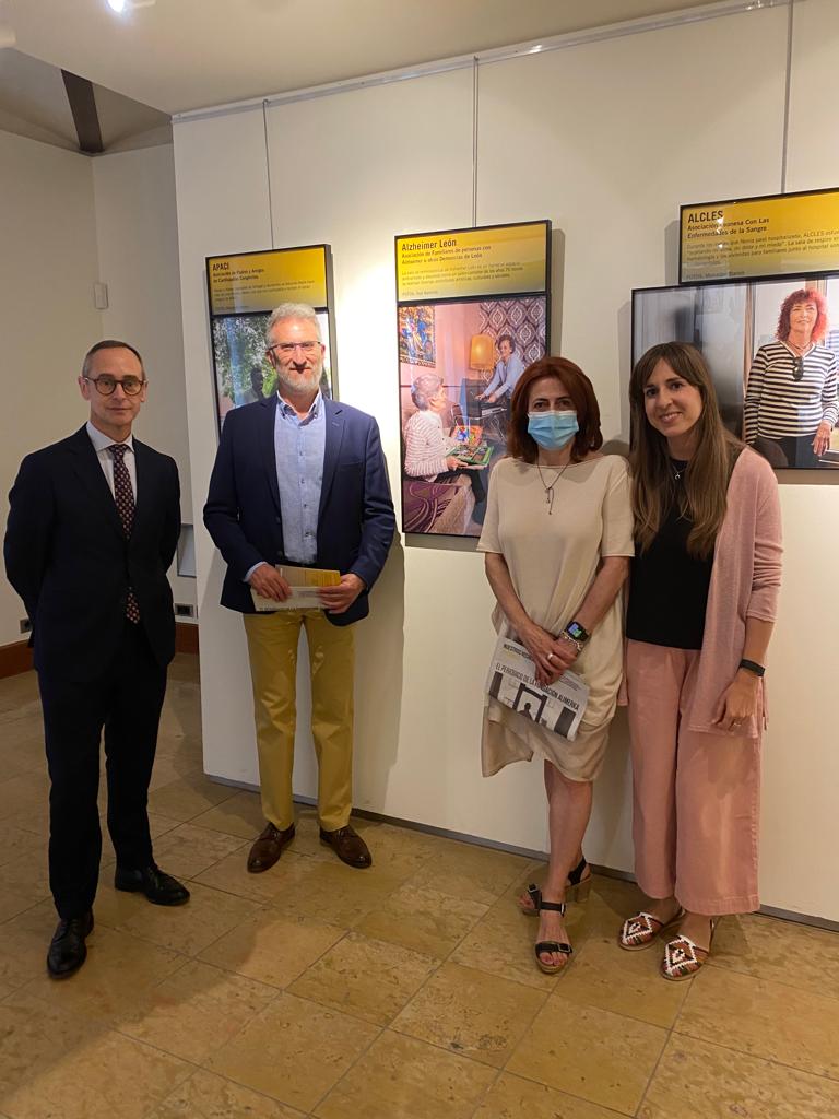 inauguración exposición nuestros vecinos invisibles con Alzheimer León