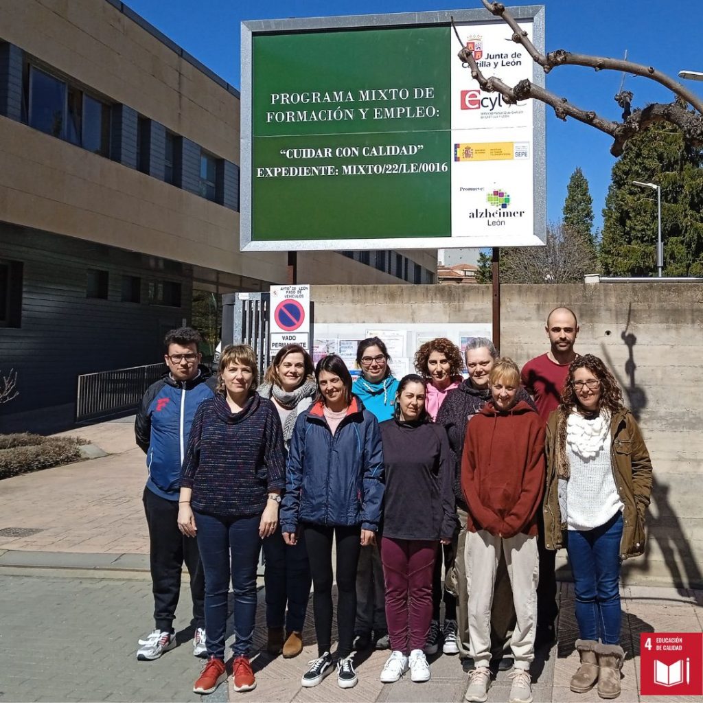 Cartel Grupo alumnos formación programa Mixto Duplo "Cuidar con calidad"